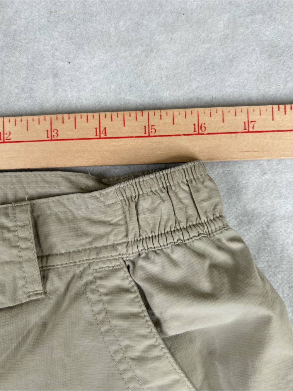 Columbia Titanium Mens Cargo Shorts M Khaki Tan Omni Dry Hiking Outdoor Nylon - Picture 9 of 10